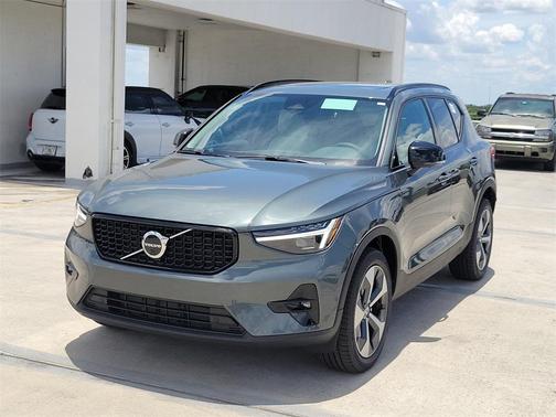 2026 Volvo XC40