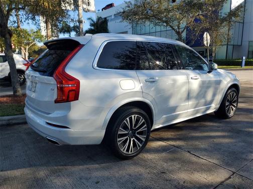 2020 Volvo XC90 T5 Momentum 7 Passenger