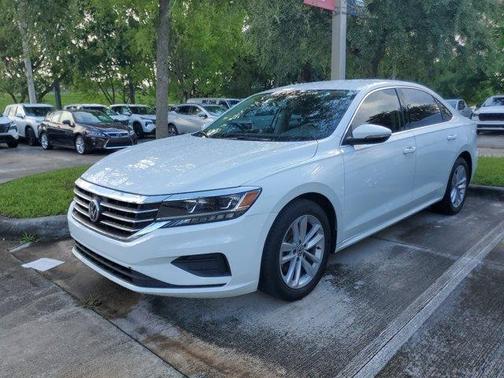 Pure White 2020 Volkswagen Passat 2.0T SE