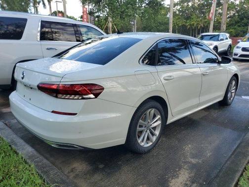 Pure White 2020 Volkswagen Passat 2.0T SE