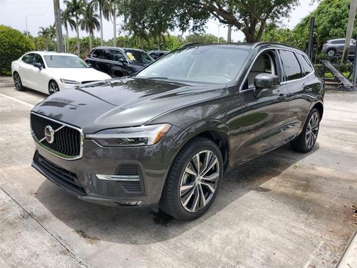 2022 Volvo XC60 B5 Momentum