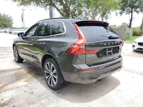 2022 Volvo XC60 B5 Momentum