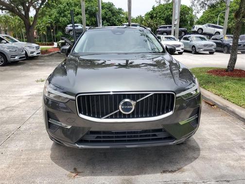 2022 Volvo XC60 B5 Momentum
