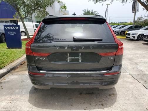 2022 Volvo XC60 B5 Momentum