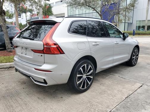 2025 Volvo XC60 B5 Plus