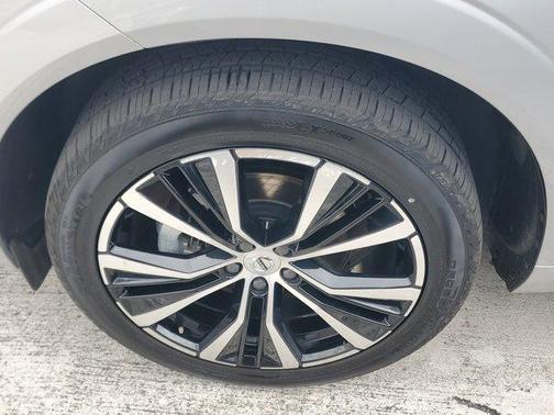 2025 Volvo XC60 B5 Plus