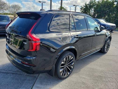 2026 Volvo XC90 Plug-In Hybrid T8 Ultra Dark Theme 7-Seater