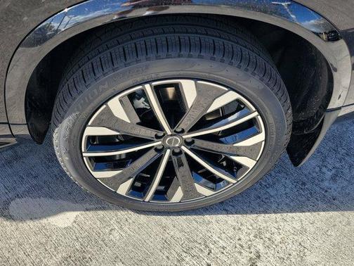 2026 Volvo XC90 Plug-In Hybrid T8 Ultra Dark Theme 7-Seater