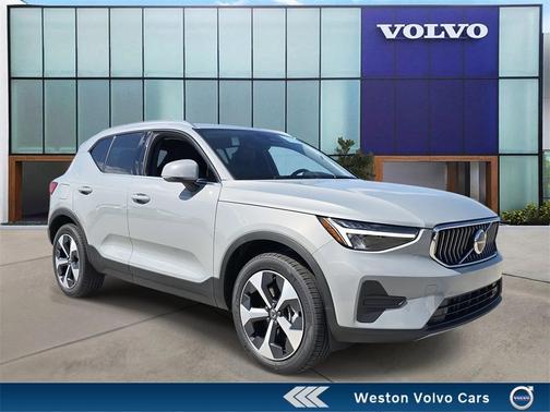 2025 Volvo XC40 B5 Core Bright Theme