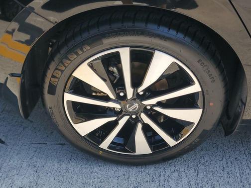 Black 2023 Nissan Sentra SV