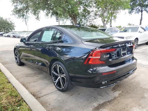 2024 Volvo S60 B5 Plus Dark Theme