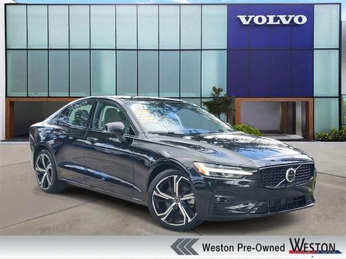 2024 Volvo S60 B5 Plus Dark Theme