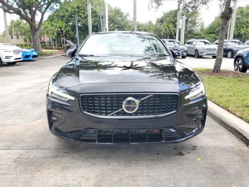 2024 Volvo S60 B5 Plus Dark Theme