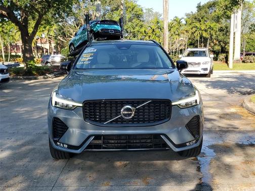 Gray Metallic 2023 Volvo XC60 B5 Ultimate Dark Theme
