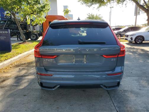 Gray Metallic 2023 Volvo XC60 B5 Ultimate Dark Theme