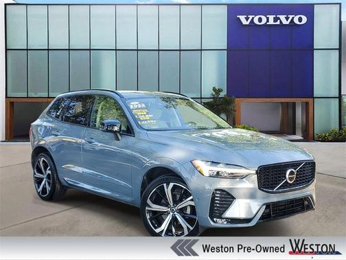 Gray Metallic 2023 Volvo XC60 B5 Ultimate Dark Theme