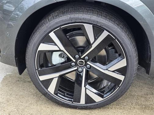 2026 Volvo XC60 T8 ULTRA