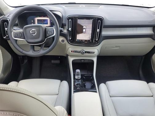 2025 Volvo XC40 B5 Plus Dark Theme
