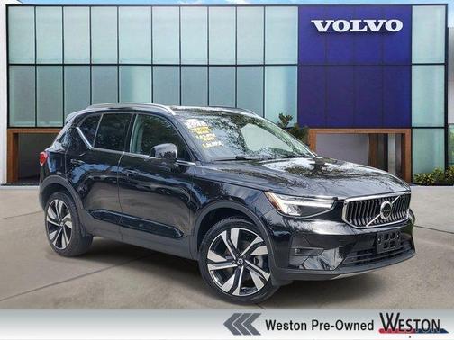 2025 Volvo XC40 B5 Plus Bright Theme