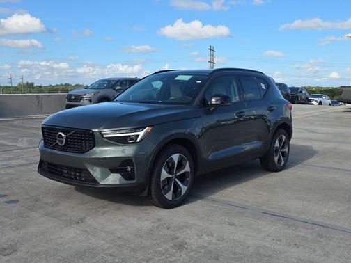 Forest Green 2026 Volvo XC40 B5 Plus