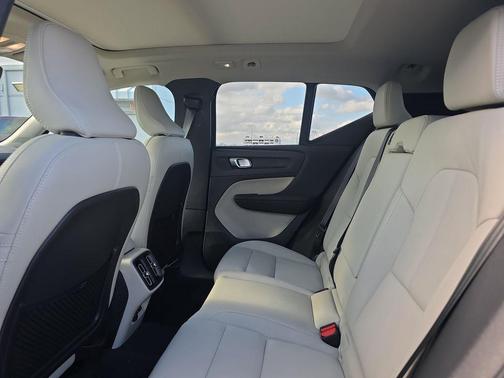 Forest Green 2026 Volvo XC40 B5 Plus