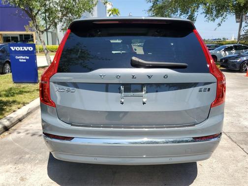 2023 Volvo XC90 B5 Plus