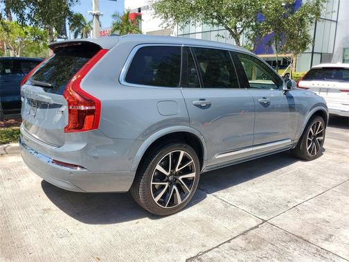 2023 Volvo XC90 B5 Plus