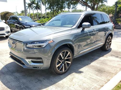 2023 Volvo XC90 B5 Plus