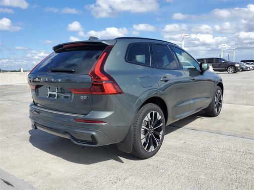 2026 Volvo XC60 B5 Plus