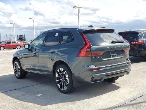 2026 Volvo XC60 B5 Plus