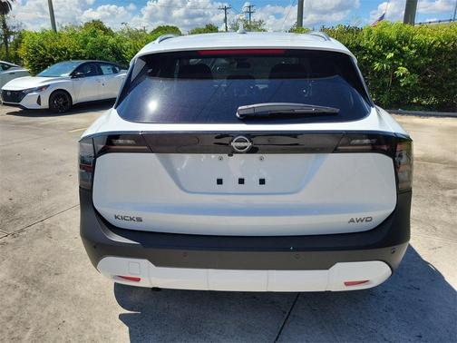 2025 Nissan Kicks SV