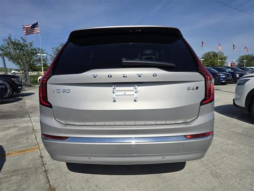 2025 Volvo XC90 B6 Ultra