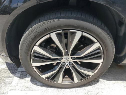 2023 Volvo XC60 B5 Plus Dark Theme