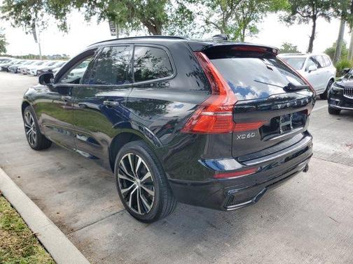 2023 Volvo XC60 B5 Plus Dark Theme