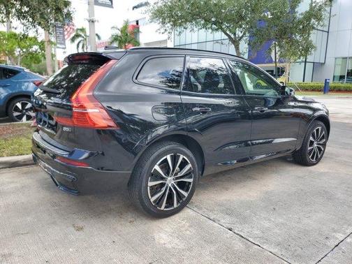 2023 Volvo XC60 B5 Plus Dark Theme