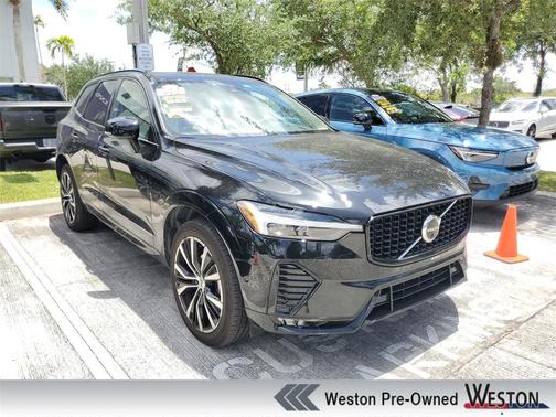 2023 Volvo XC60 B5 Plus Dark Theme