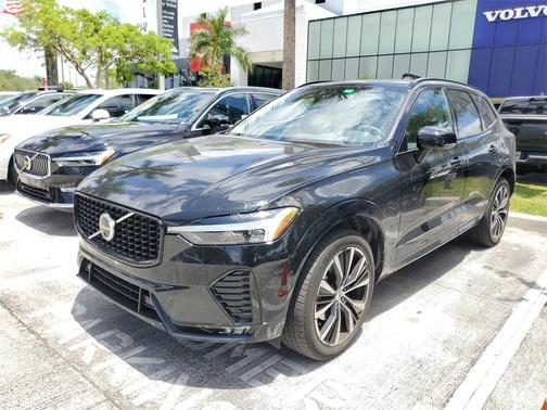 2023 Volvo XC60 B5 Plus Dark Theme