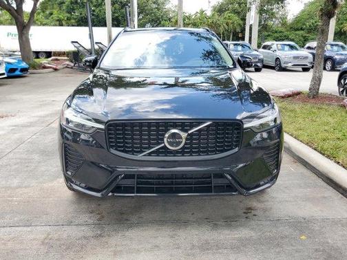 2023 Volvo XC60 B5 Plus Dark Theme