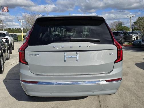 2025 Volvo XC90 Plug-In Hybrid T8 Plus 7-Seater