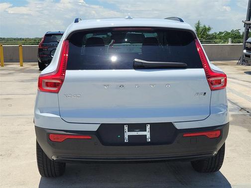 2026 Volvo XC40