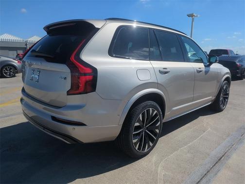 2026 Volvo XC90 B6 Ultra Dark Theme 7-Seater