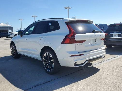 2026 Volvo XC60 B5 Plus
