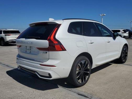 2026 Volvo XC60 B5 Plus