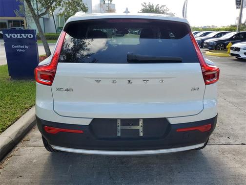 2023 Volvo XC40 B4 Plus Bright Theme
