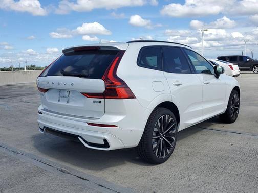 Crystal White 2026 Volvo XC60 B5 Ultra