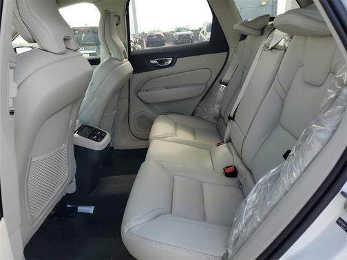 2026 Volvo XC60 B5 Ultra