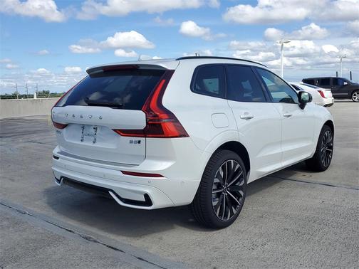 2026 Volvo XC60 B5 Ultra
