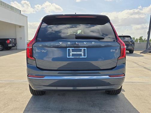 Denim Blue Metallic 2026 Volvo XC90 B6 Ultra 7-Seater