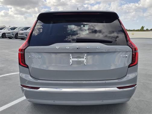 2025 Volvo XC90 B6 Plus 7-Seater