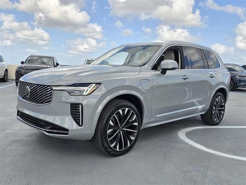 2025 Volvo XC90 B6 Plus 7-Seater